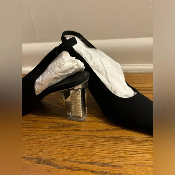 Vintage J Renee Black Slingbacks with Pearl Heels - Picture 3 of 8